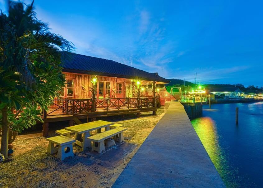 Homebeach Resort เกาะล้าน Exterior foto